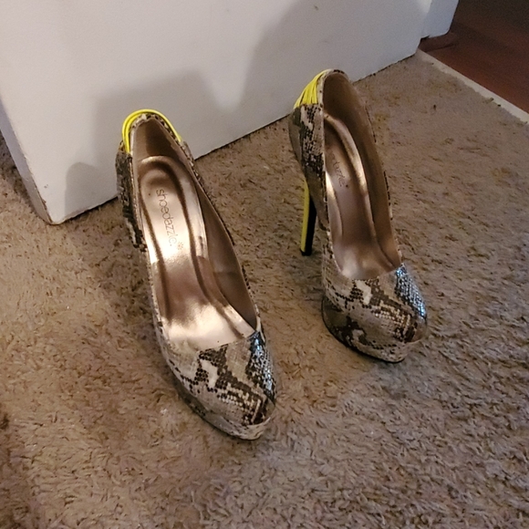 Shoe - Picture 1 of 3